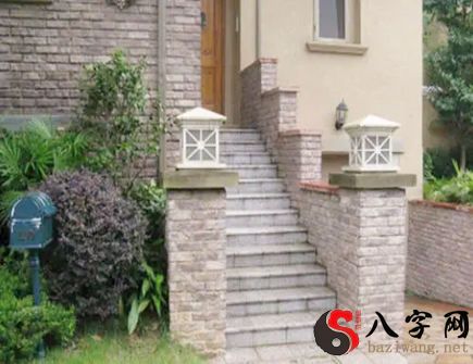 How many levels of front door steps are more auspicious
