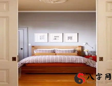 Is it good feng shui to have your bed against the door?
