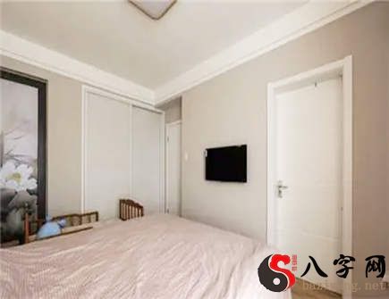 Bed to the door feng shui good