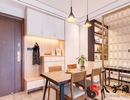 How do you solve the problem of seeing the dining room when you enter?
